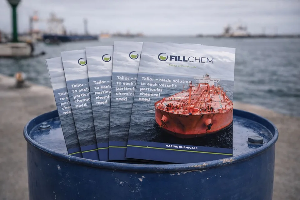Εταιρικά brochures προϊόντων FILLCHEM σε επαγγελματικό χώρο